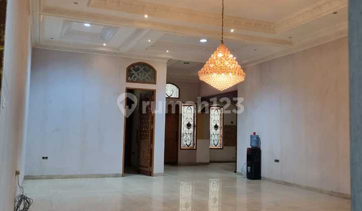 Jual Cepat Rumah Mewah Ada Kolam Renang di Batununggal