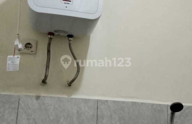 Ready-to-Occupy 2-Story House, on a Wide Road in Taman Kopo Indah 2 6