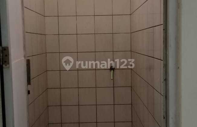 Ready-to-Occupy 2-Story House, on a Wide Road in Taman Kopo Indah 2 8