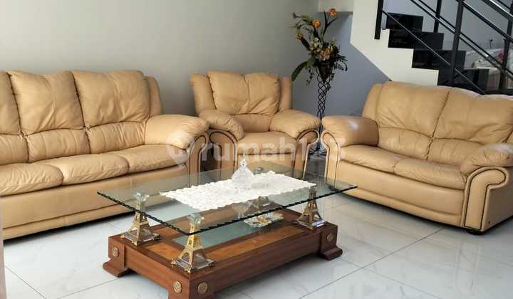 Rumah 2 lantai minimalis modern siap huni di Singgasana Pradana
