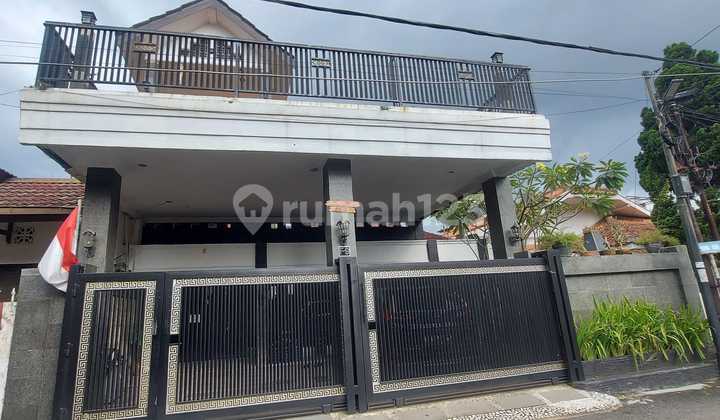 Dijual Rumah dan Kostan di Jalan Suka Warna