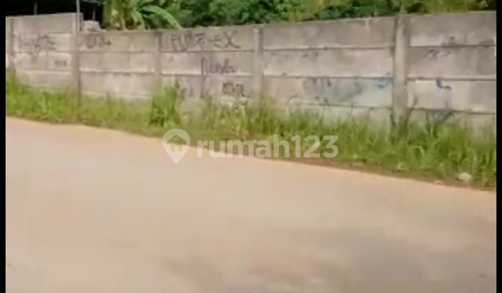 Tanah nempel jalan raya,datar dan siap dibangun