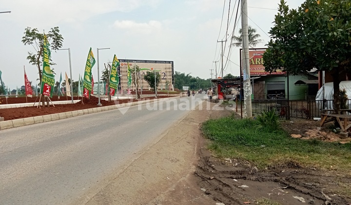 Strategic land for sale right on the side of the provincial road.