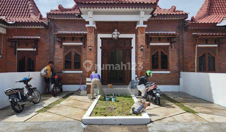 Rumah siap huni di Jln Prambanan 2 Lantai legalitas SHM  1