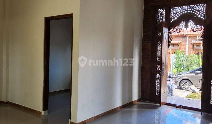 Rumah siap huni di Jln Prambanan 2 Lantai legalitas SHM  2