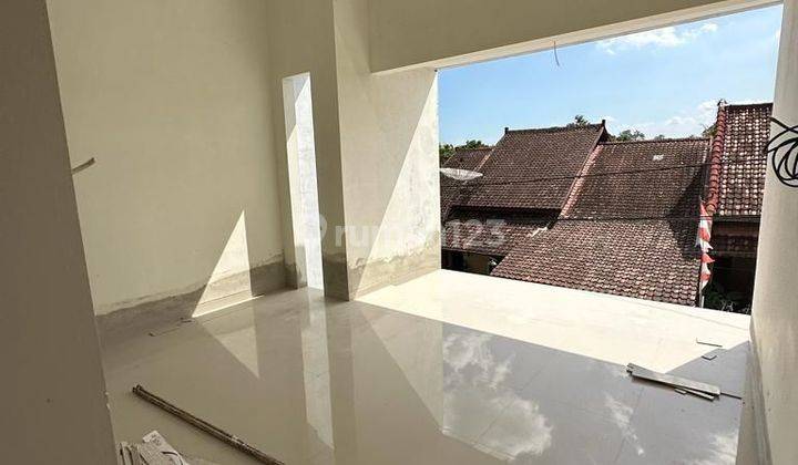 Rumah 2 Lantai SHM siap KPR tepi jalan Magelang  2