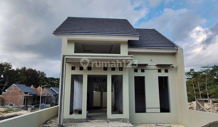 Rumah SHM di kawasan strategis Jogja barat siap KPR  1