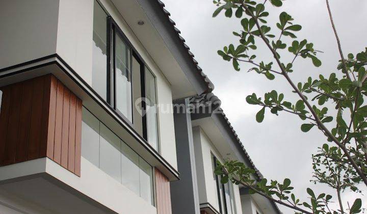 Rumah Mewah Modern Baru 2 Lantai Tepi Jalan Raya Palagan 2