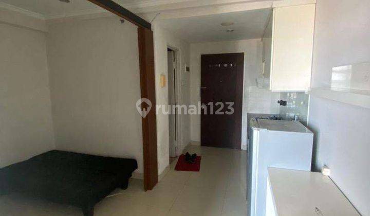 1 BR bukan Studio Apartemen Metropolis
 1