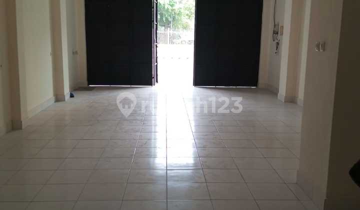 FOR RENT 2-STORY SHOPHOUSE JL. DAAN MOGOT RAYA - West Jakarta FOR RENT 2-STORY SHOPHOUSE JL. DAAN MOGOT RAYA - West Jakarta