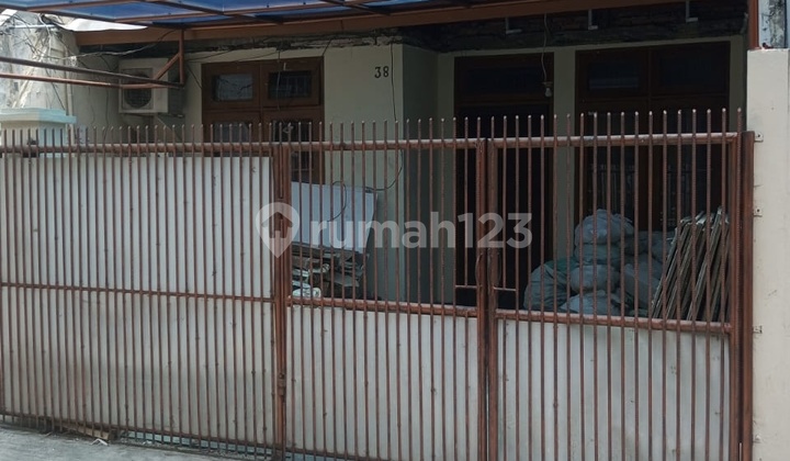 For Rent: A ready-to-occupy 2-story house with a bedroom and bathroom on each floor.