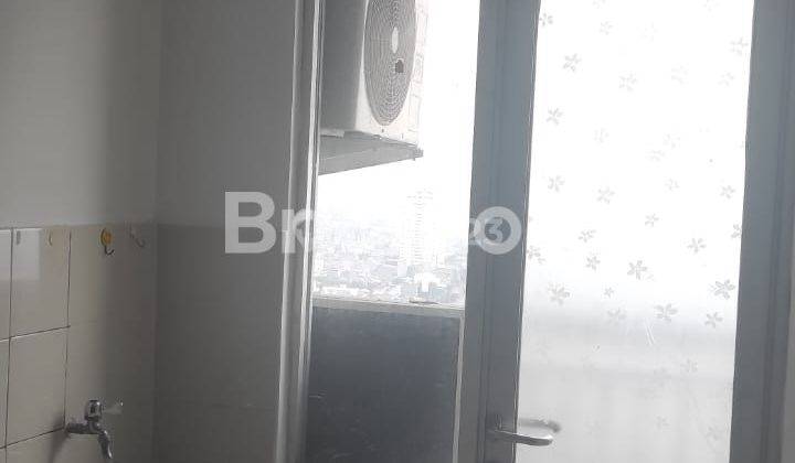 APERTEMEN SEASON CITY, 2 BR,42M2, SEMI FURNISHED, TOWER A, LT 21, VIEW CITY 2