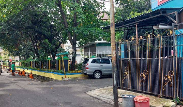 Rumah hoek harga tidak mahal di jalan Mandala - Tomang  2