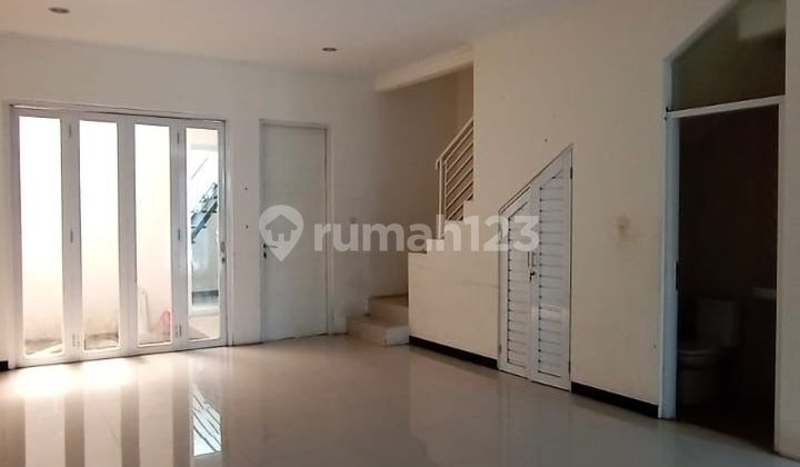 Beautiful 2-Story House in Redwood Cluster, TKI 5 Beautiful 2-Story House in Redwood Cluster, TKI 5