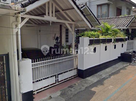 Rumah Lama Lokasi Tenang Dalam Komplek Bebas Banjir