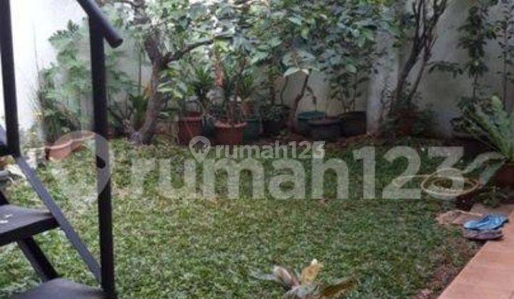 Rumah Satu Setengah Lantai Siap Huni Ada Taman.security 24 Jam.