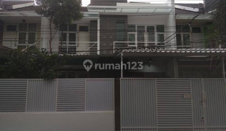 Rumah 2 lantai jalan Besar Komplek Town House di Pancoran 2