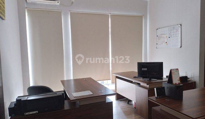 Rumah baru 3 lantai Cocok untuk Tinggal , Kantor, Security 24Jam. 2