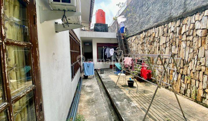 Rumah Lama Terawat hitung Tanah Lokasi Tenang. 4