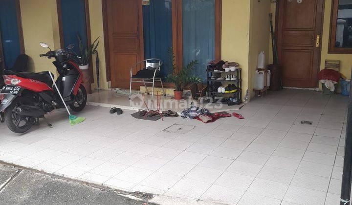 Rumah Lama Terawat siap huni Akses jalan lebar. 1