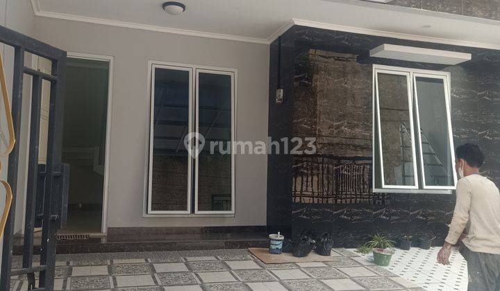 Rumah Baru Minimalis Modern 2 lantai Lokasi Bagus . 2