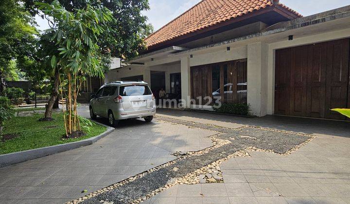 Rumah Lama Terawat lokasi Bagus dijual via Lelang 1Februari 2024. 1