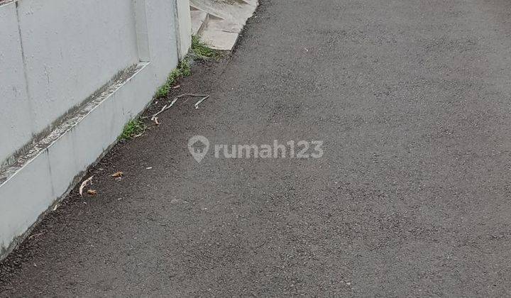 Rumah dua lantai dihuni di Tebet Timur akses  mudah . 2