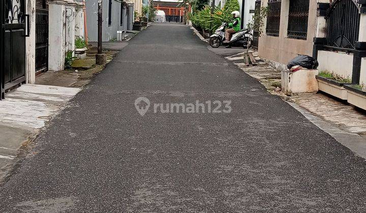 Rumah Baru Jadi 3 Lantai Jalan 2 Mobil bisa papasan. 2