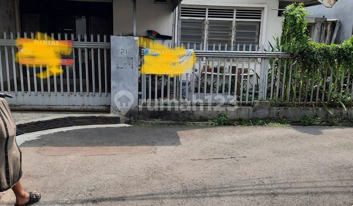 Rumah lama Hitung Tanah lokasi Tebet Barat dekat dengan Cafe 