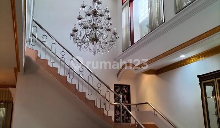 Exclusive House Near Gandaria City Main Road. 2