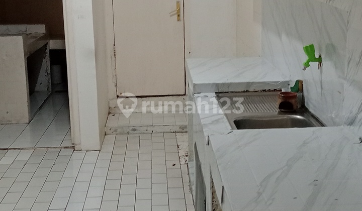 Rumah Lama Lokasi Tenang Dalam Komplek Bebas Banjir 2