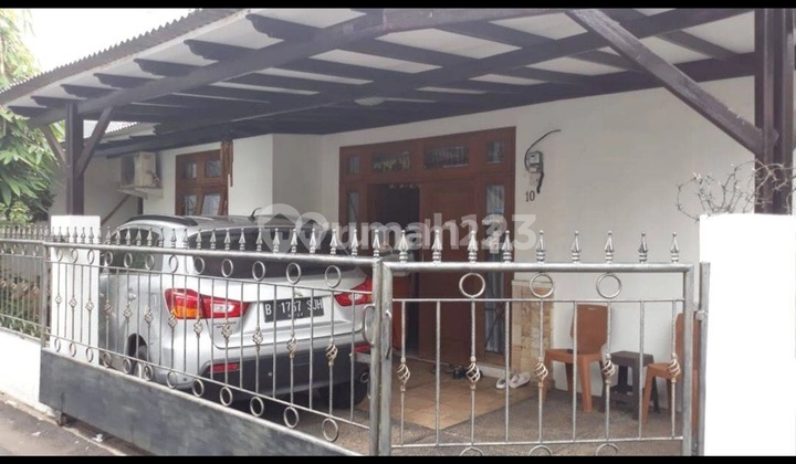 Rumah Satu Setengah Lantai Siap Huni Ada Taman.security 24 Jam.