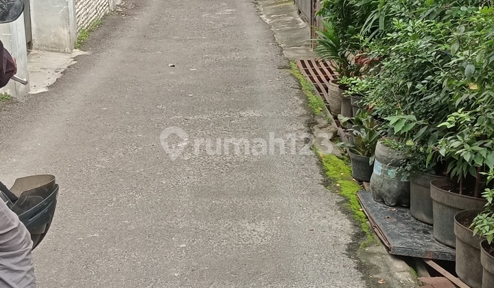 Rumah Dua Lantai Siap Huni Dekat Pasar Tradisional