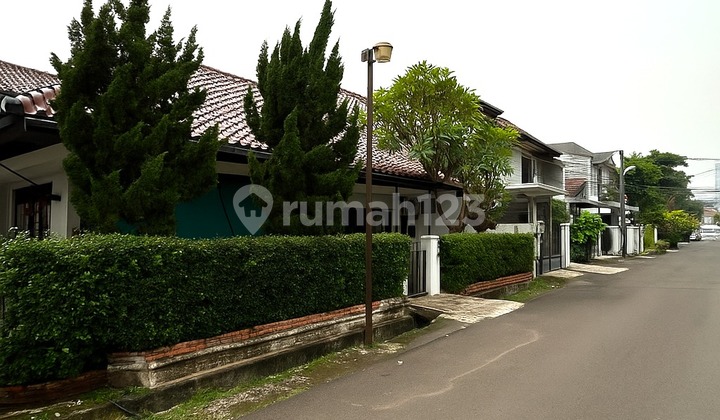 Rumah Dua Lantai Exlusif Jalan Besar Security 24 Jam 2