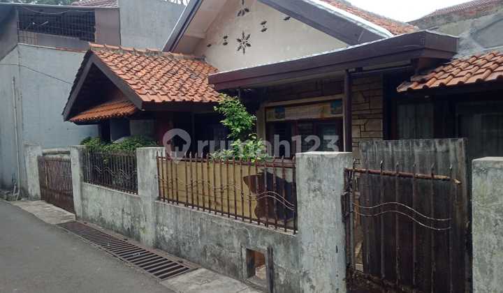 Rumah Lama Perlu Renovasi Siap Huni Stategis Dekat Jalan Besar
