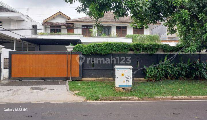 Rumah Siap Huni Dua Lantai Bagus Jln. Besar Taman Depan  Belakang 1