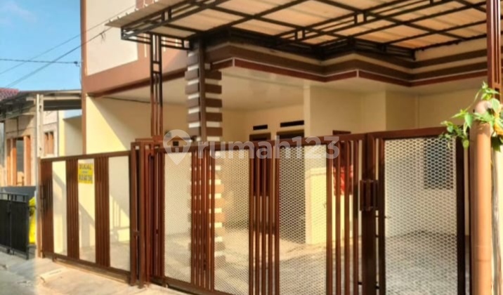 Rumah Baru Tiga Lantai Baru Jadi Srtategis Bebas Bajir 1