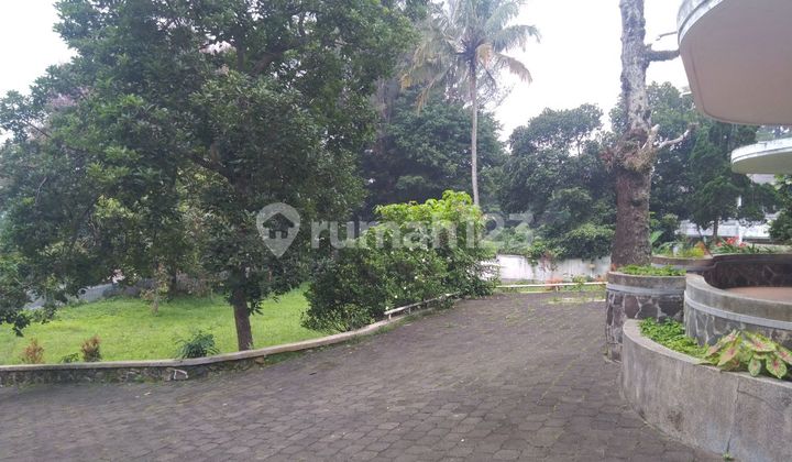RUMAH TANAH LUAS DI CIUMBULEUIT BANDUNG UTARA ADA KOLAM RENANG