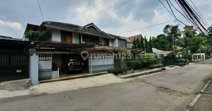 Rumah 2 Lantai Bagus SHM di Tubagus Ismail, Bandung Murah 1