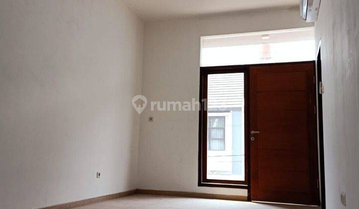 Rumah 2 Lantai Bagus Semi Furnished di Komplek Edelweiss, Bandung 2