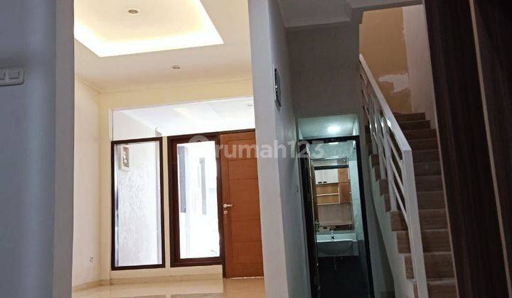 Rumah 2 Lantai Bagus Semi Furnished di Komplek Edelweiss, Bandung 2