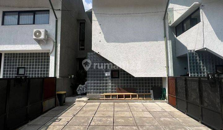 Rumah Baru 2 Lantai Furnished SHM di Buah Batu, Bandung 1