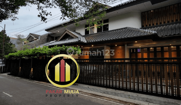 Rumah 2 Lantai Furnished SHM di Sayap Bkr Bandung, Bandung 1