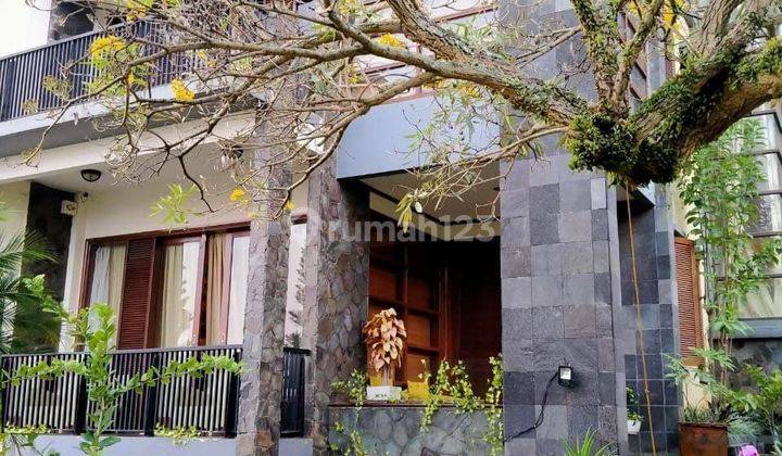 Rumah 2 Lantai Bagus Furnished SHM di Dago Resort, Bandung 1