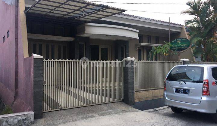 Rumah Bagus Semi Furnished SHM di Sayap Buah Batu, Bandung 1