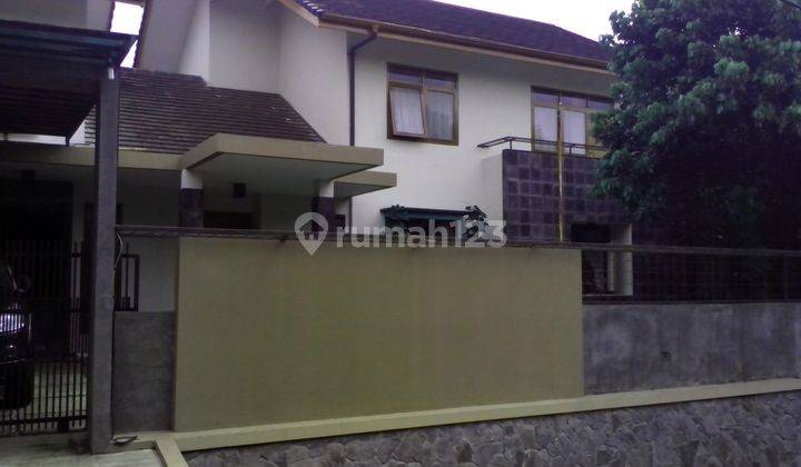 Rumah 2 Lantai Bagus Semi Furnished SHM di Cigadung, Bandung 2