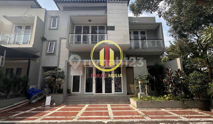 Good Ready-to-Use Shophouse 350 m2 Freehold Title Cigadung, Bandung 1