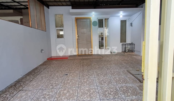 Rumah 2 Lantai Strategis Cluster Beverly Hills di Duta Garden 2