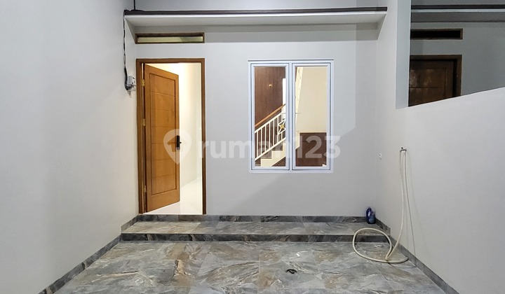 Rumah Baru 2 Lantai Gress Semi Furnished Di Poris Indah, Cipondoh 2