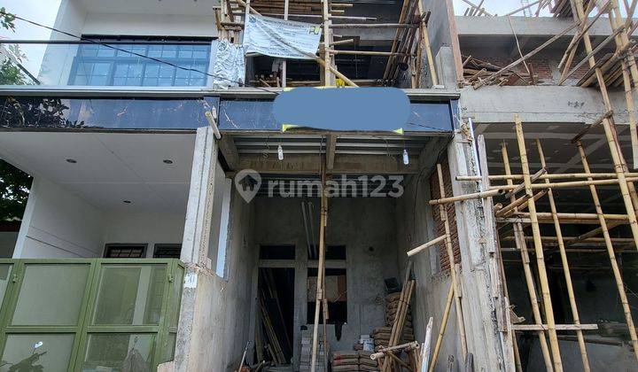 Rumah baru 3 lantai cantik di Bojong Indah, Cengkareng 1